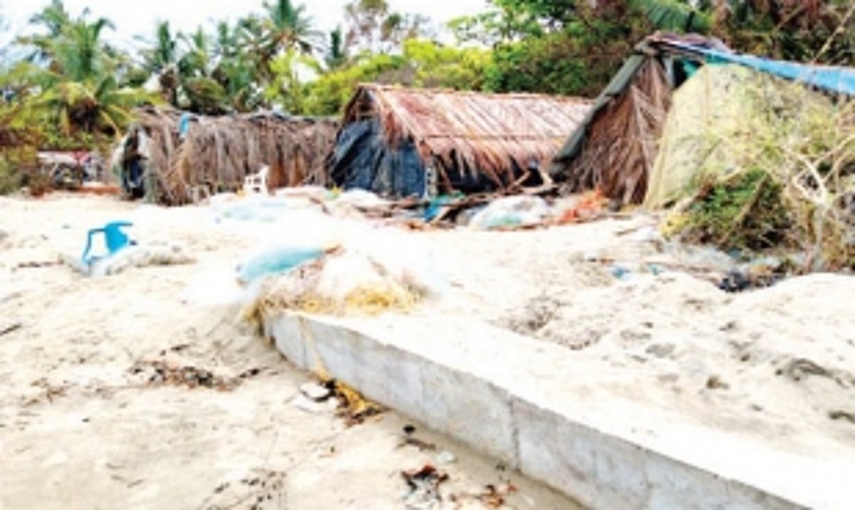 Local fishing community builds Vaingunim-like wall at Morjim beach