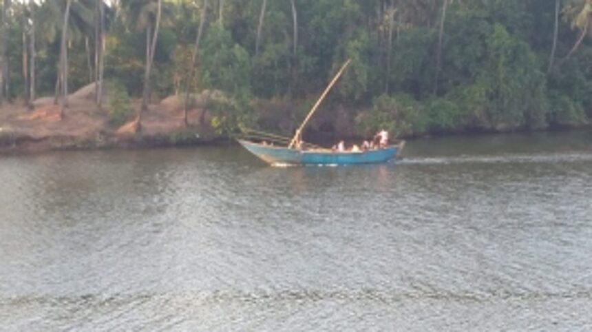 Locals Protest Illegal Sand Mining in Terekhol River, Demand Legalization 1 Locals Protest Illegal Sand Mining in Terekhol River, Demand Legalization