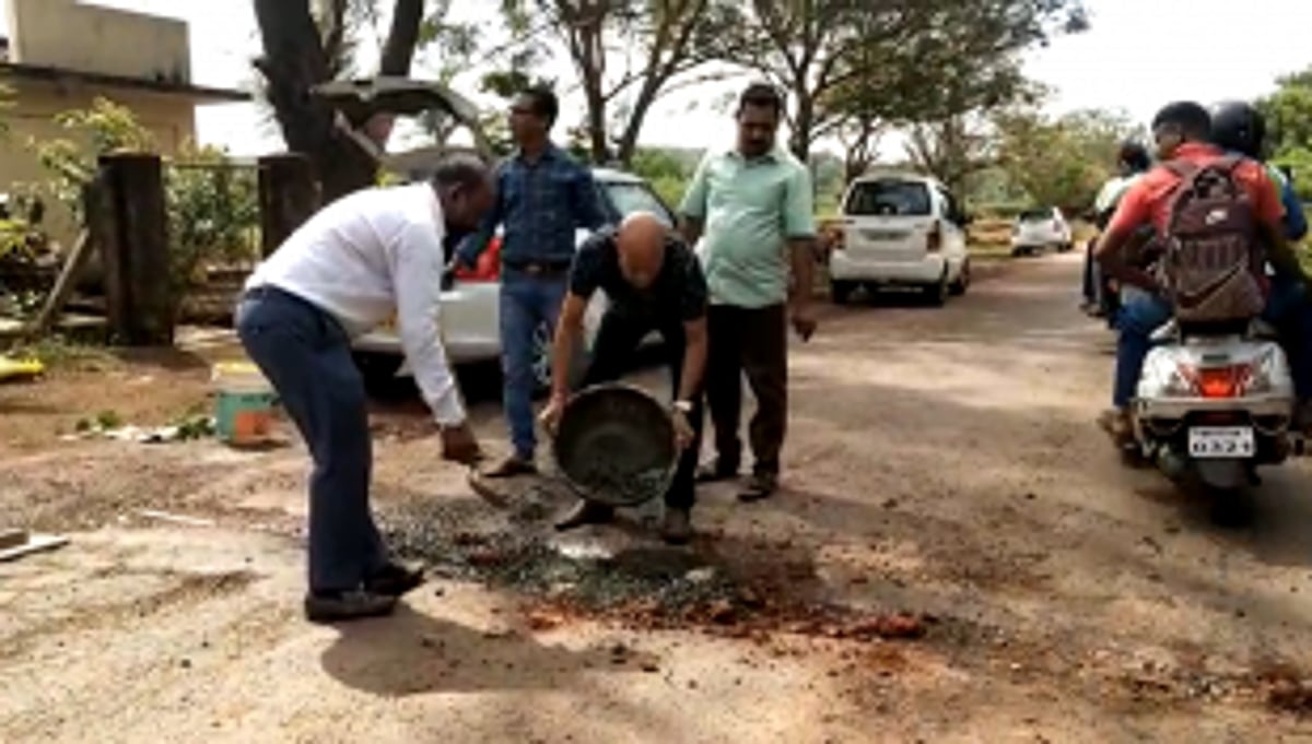 Locals Take Matters Into Their Own Hands, Fill Potholes Ahead of Diwali in Kasarvane, Pernem