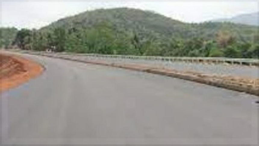 Locals Urge Immediate Safety Measures After Accident on Farmagudi Highway 1 Locals Urge Immediate Safety Measures After Accident on Farmagudi Highway