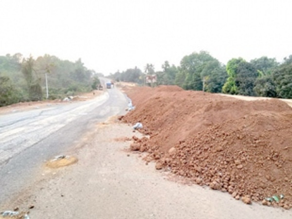 Locals blast government for failing to fix  accident-prone Patradevi-Dhargal NH