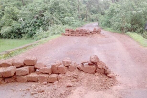 Locals block weak bridge  at Costi to prevent tragedies