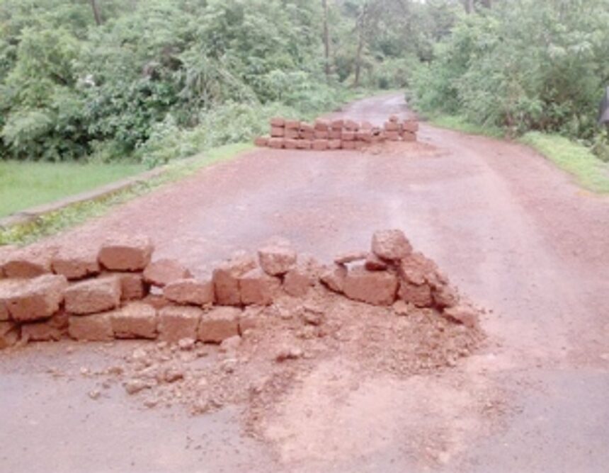 Locals block weak bridge  at Costi to prevent tragedies