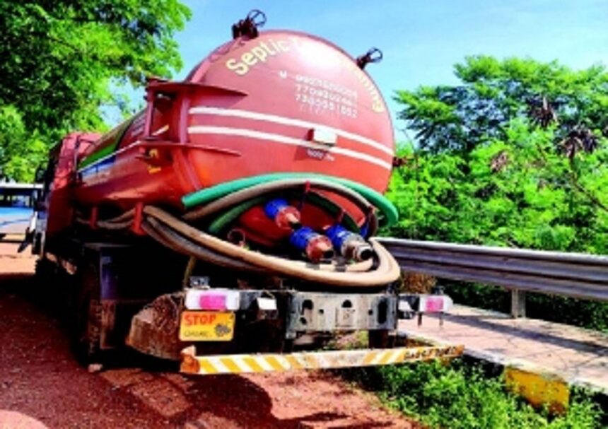 Locals confront tanker operators discharging septic slurry into nullah at Verna