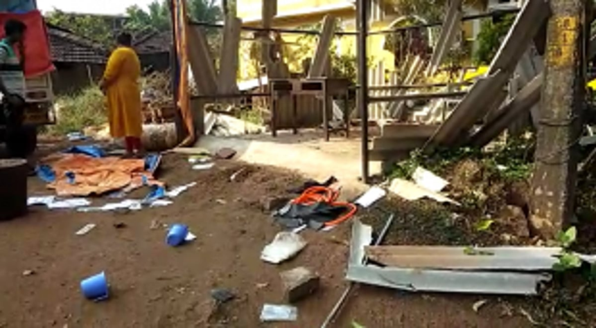 Locals cry foul as chicken shop demolished by Verna Panchayat without issuing notice