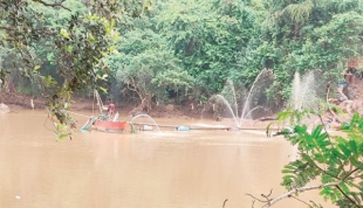 Locals demand action against illegal  sand extraction at Opa-Khandepar River