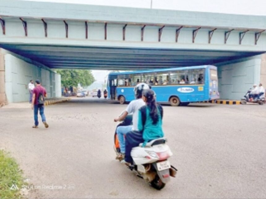 Locals demand divider at Mapusa underpass