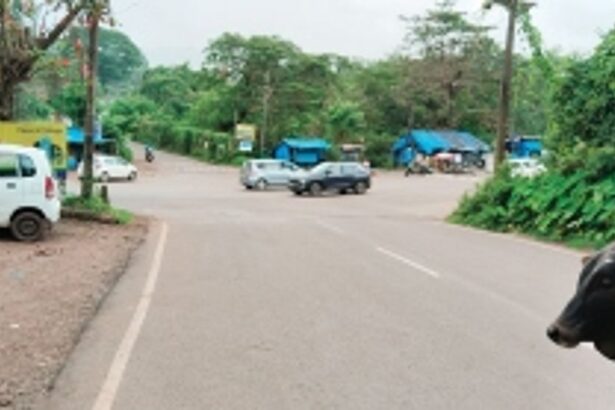 Locals demand flyover  at Kannevhal junction