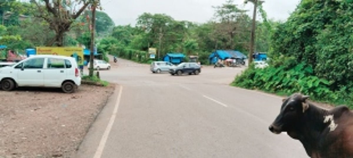 Locals demand flyover  at Kannevhal junction