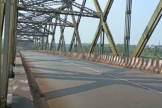 Locals demand repair of rickety railings on Amona Bridge