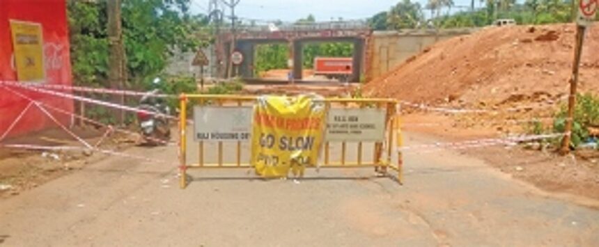 Locals fume over sudden closure  of road at Opa-Khandepar