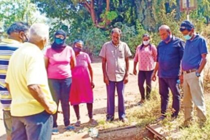 Locals gather at pipeline valve connection  point, divert water supply to Cortalim