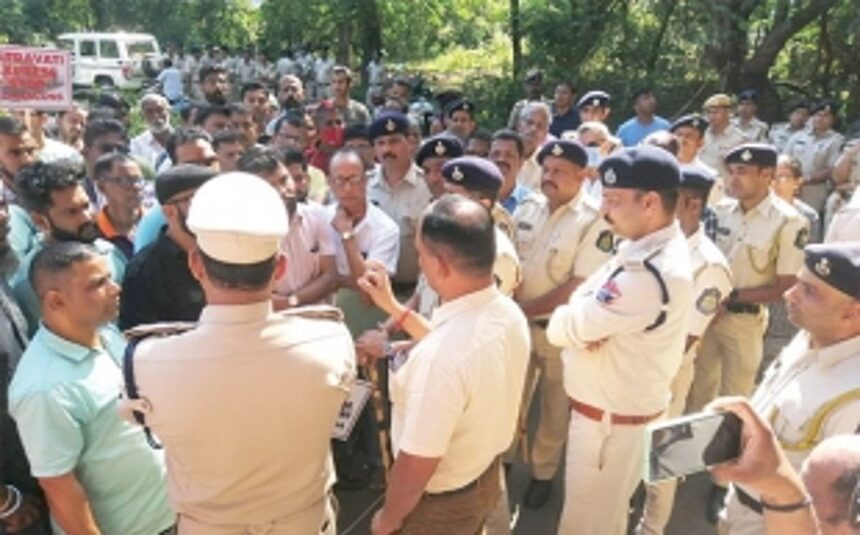 Locals hold protest at Canacona Railway Station 1 Locals hold protest at Canacona Railway Station