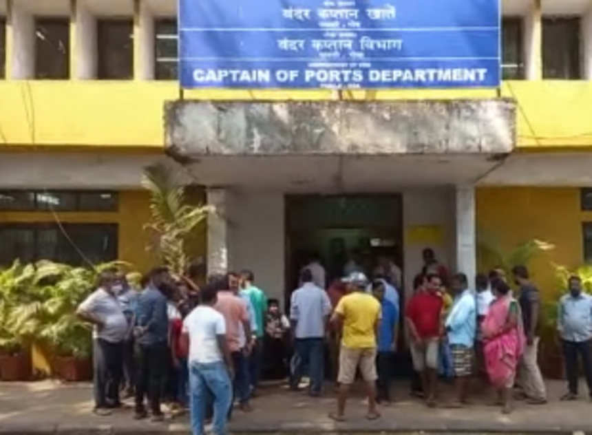 Locals irked over irregular Panjim-Betim ferry service 1 Locals irked over irregular Panjim-Betim ferry service