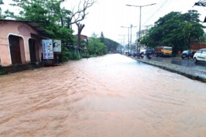 Locals miffed as choked nullahs turn Arlem into flooded mess