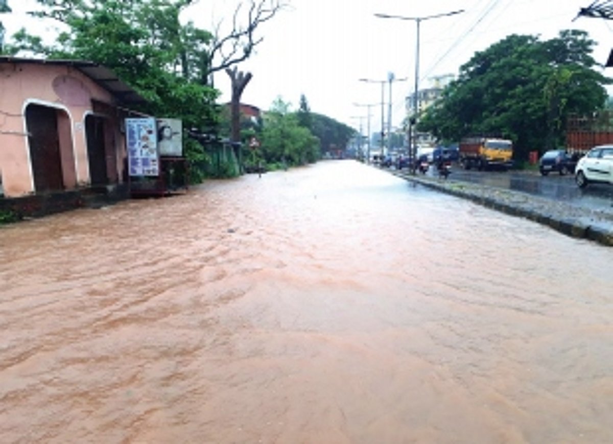 Locals miffed as choked nullahs turn Arlem into flooded mess
