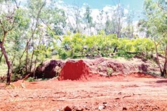 Locals object to ‘illegal’ hill  cutting in Taki Davodxet
