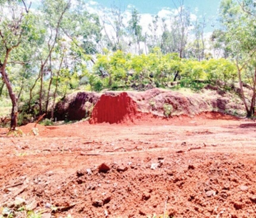 Locals object to ‘illegal’ hill  cutting in Taki Davodxet