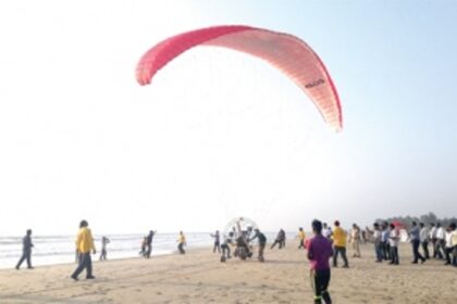 Locals oppose  noisy paragliding  in Mandrem