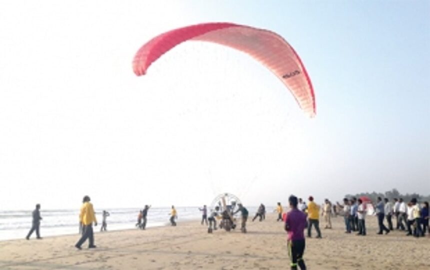 Locals oppose noisy paragliding in Mandrem