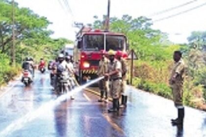 Locals subject to stench as garbage truck spills food waste on busy road