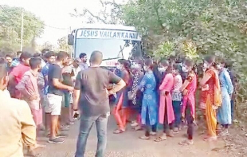 Locals ‘close’ 4 factories in Marcaim, Usgao