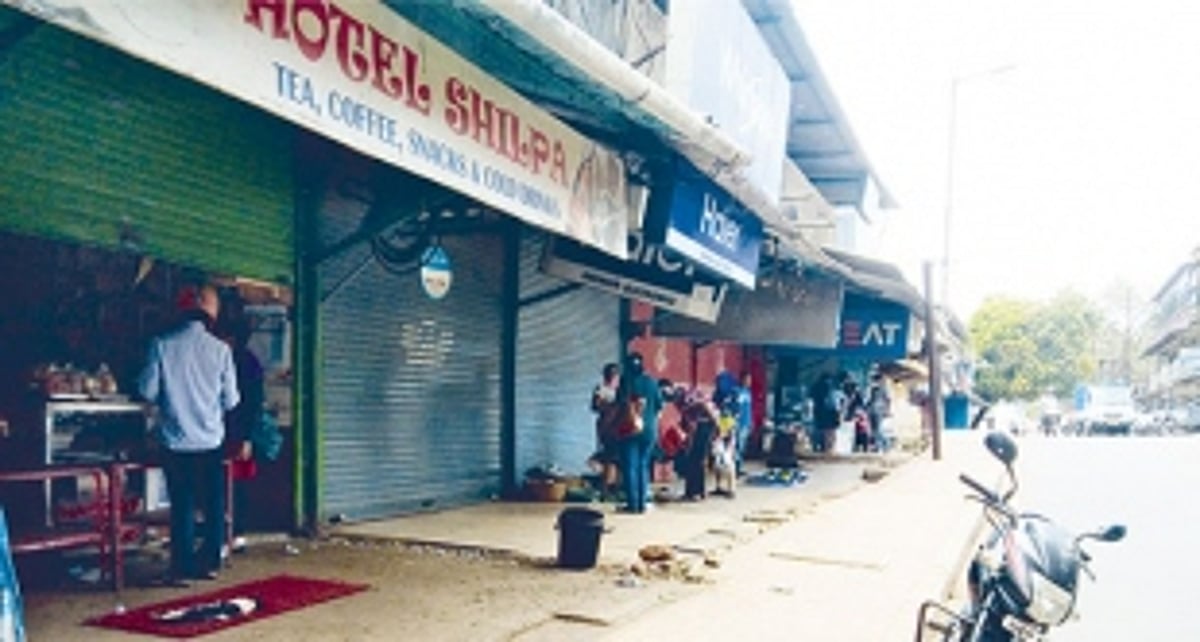 Lockdown: ‘Other’ shops open in Curchorem market