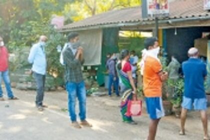 Long lines but limited vegetables at Horticulture outlets at Curchorem