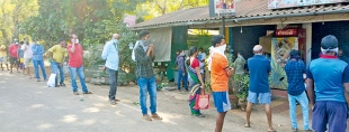 Long lines but limited vegetables at Horticulture outlets at Curchorem
