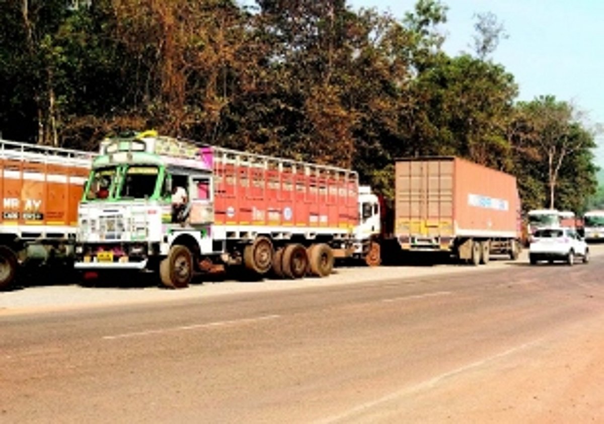 Loose overhead live power wires pose threat to truckers at Borim