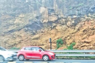 Loose rocks on hillock pose  danger to commuters at Vasco