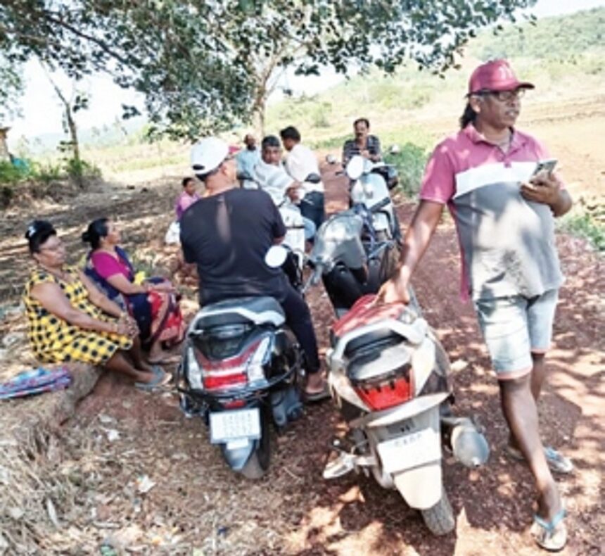 Loutolim farmers keep vigil over their fields and land acquisition site