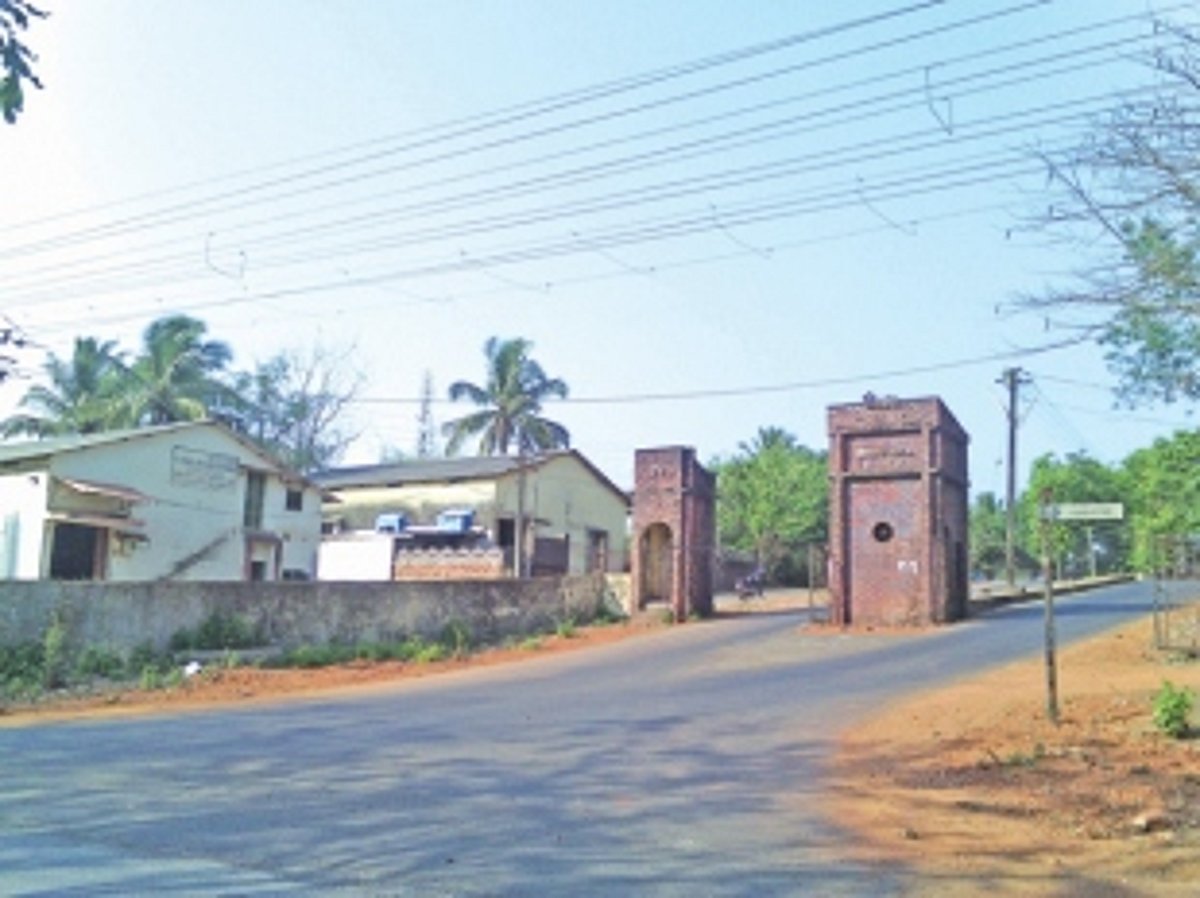 Low salaries, job insecurity rock industrial estates
