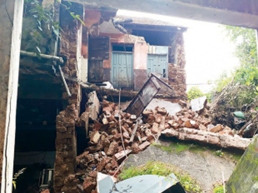 Lucky escape for 10; Margao unsafe building collapses 1 Lucky escape for 10; Margao unsafe building collapses
