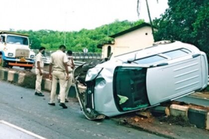 Lucky escape for four car occupants along Dhavlim–Farmagudi bypass