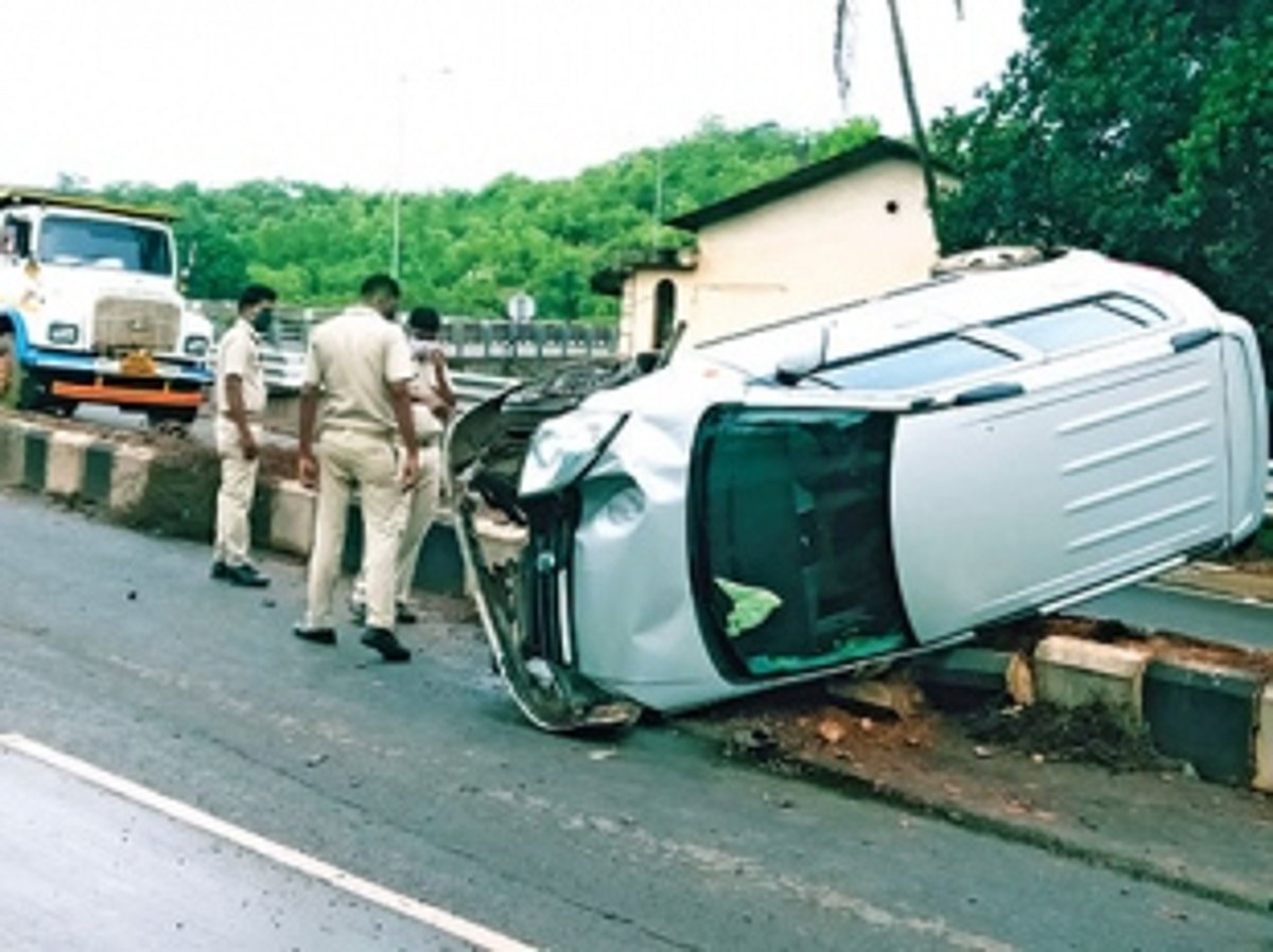 Lucky escape for four car occupants along Dhavlim–Farmagudi bypass