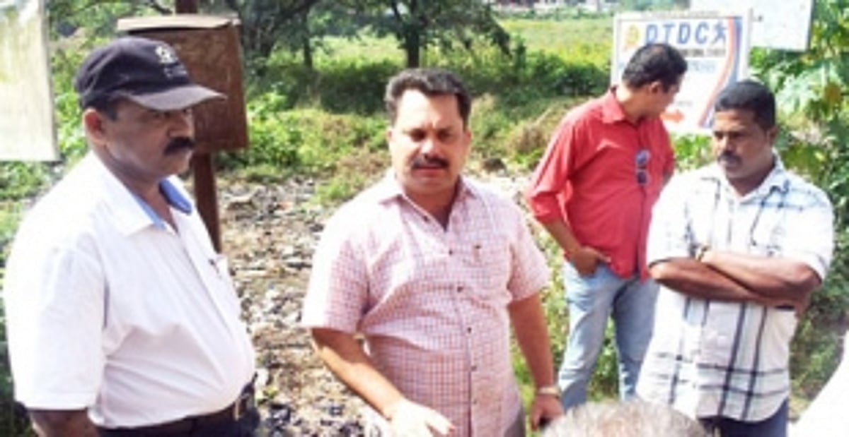 MLA Nilesh tells cops to act  tough against garbage nuisance
