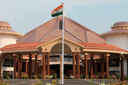 MLA Ulhas Tuenkar Seeks Halt to Goa Housing Board Auctions; CM Hints at Policy Review to Protect Locals