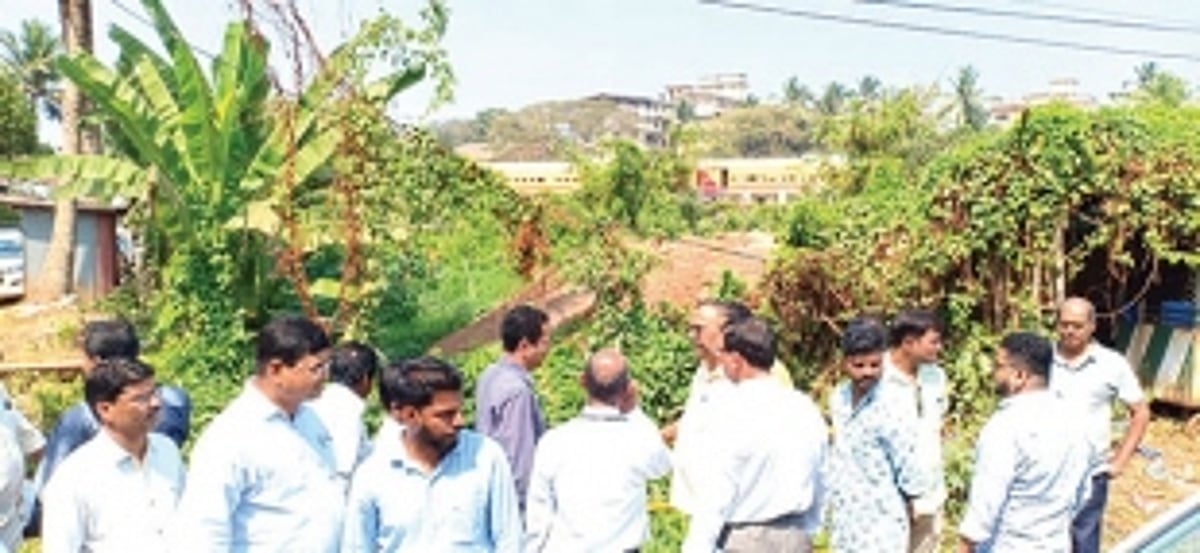 MLA inspects filling of nullah at Vasco by  Railways, warns of flooding during rains
