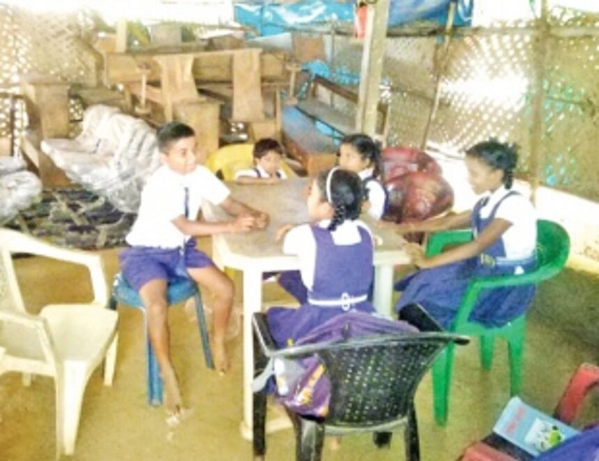 MLA lambasts authorities for slow  work on projects in Canacona