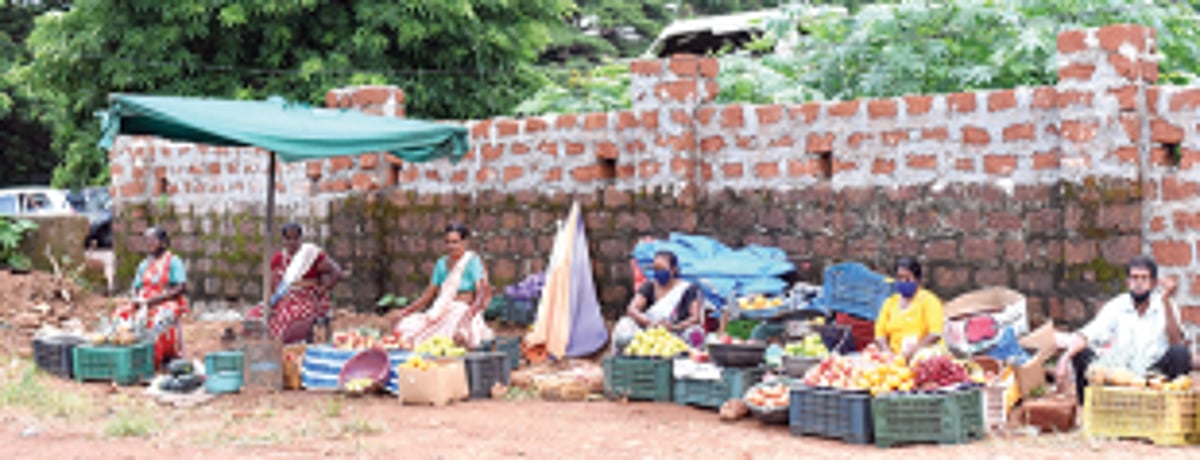 MLAs discuss kiosks rehabilitation with CM