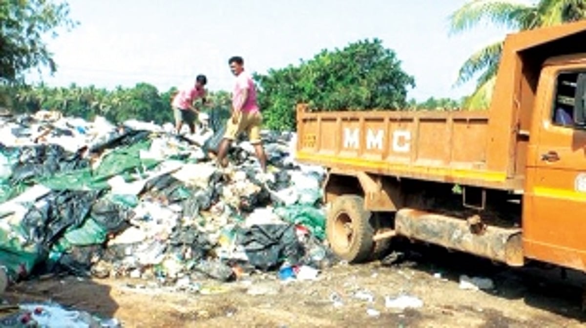 MMC acts tough against  garbage dumping at Fatorda