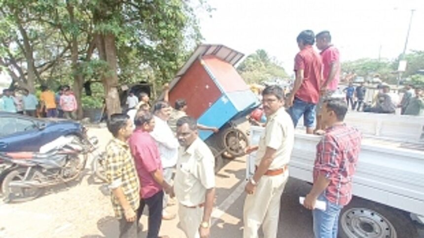 MMC carries out  anti-encroachment drive at Mangor, Varunapuri