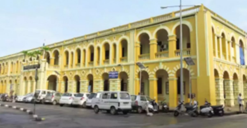 MMC chief inspects Gandhi Market 1 MMC chief inspects Gandhi Market