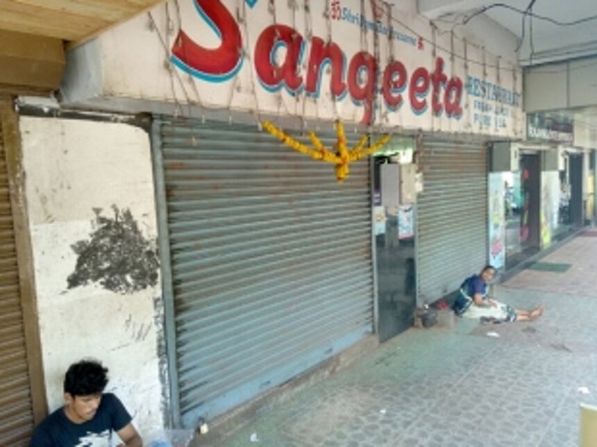 MMC cracks down on businesses operating without licence, seals four 1 MMC cracks down on businesses operating without licence, seals four