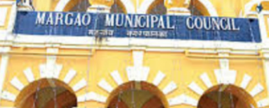 MMC cracks whip on illegal vendors, seizes goods 1 MMC cracks whip on illegal vendors, seizes goods