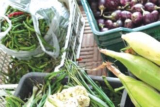 MMC evicts illegal roadside vendors; donates fish, veggies to orphanages