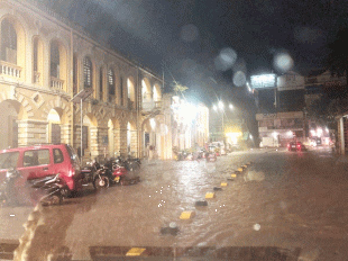 MMC fails to undertake proper pre-monsoon  works; Houses flooded after first showers