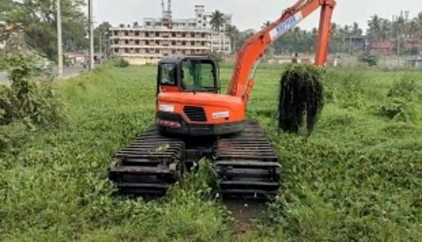 MMC launch the de-weeding work of Maimollem Lake to prevent flooding during monsoons