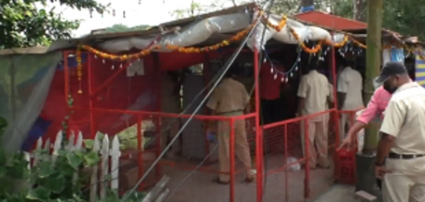 MMC removes encroachment opposite Ravindra Bhavan